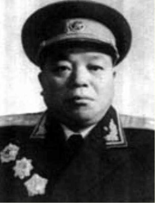 周长胜，江西省吉水县人，1913年出生。1930年参加红军，1955年被授予少将