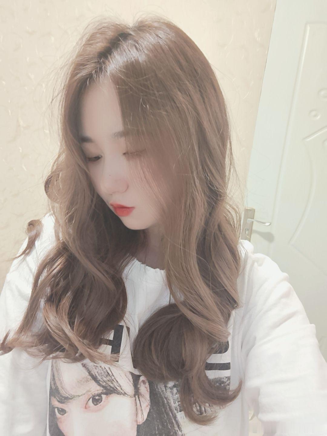 轻熟女神范儿 成熟的新年女性美女