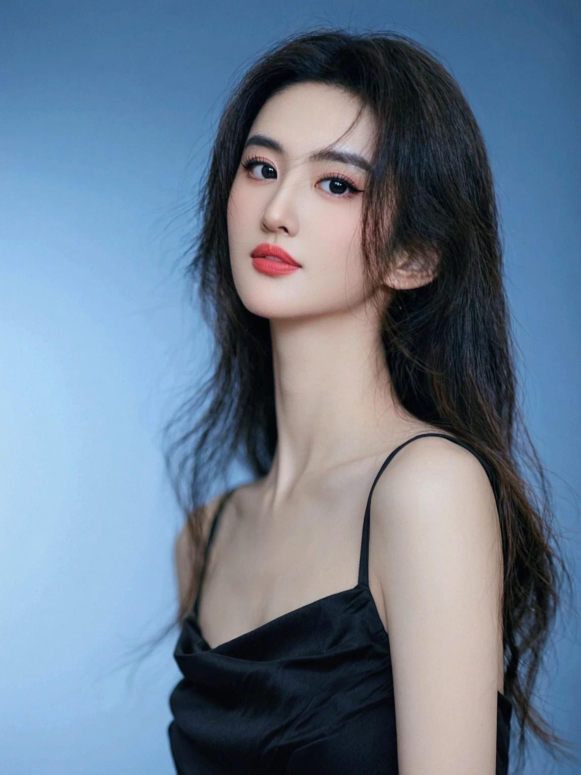 冷艳大片 抖音ai创作 上热搜 你喜欢什么类型 没有人能拒绝姐姐风