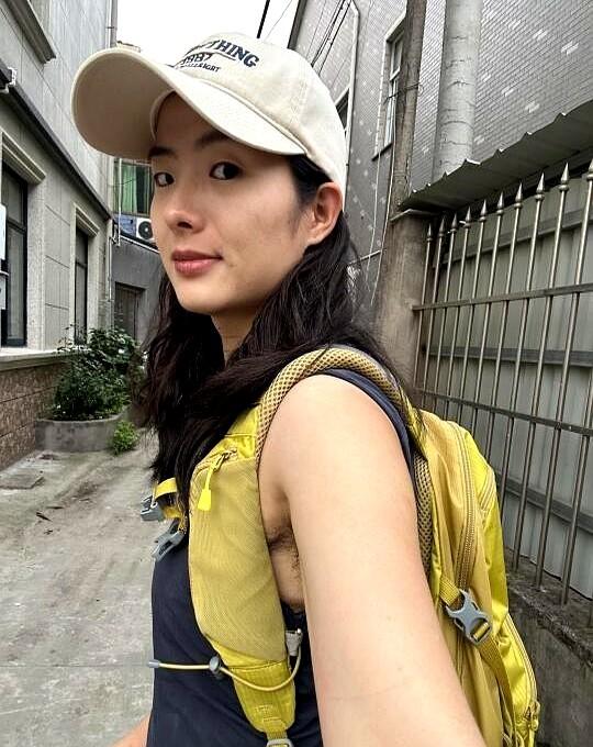女明星的腋下秘密被发现了？

最近洗澡突然发现，我这野生腋毛的茂盛程度居然能跟汤