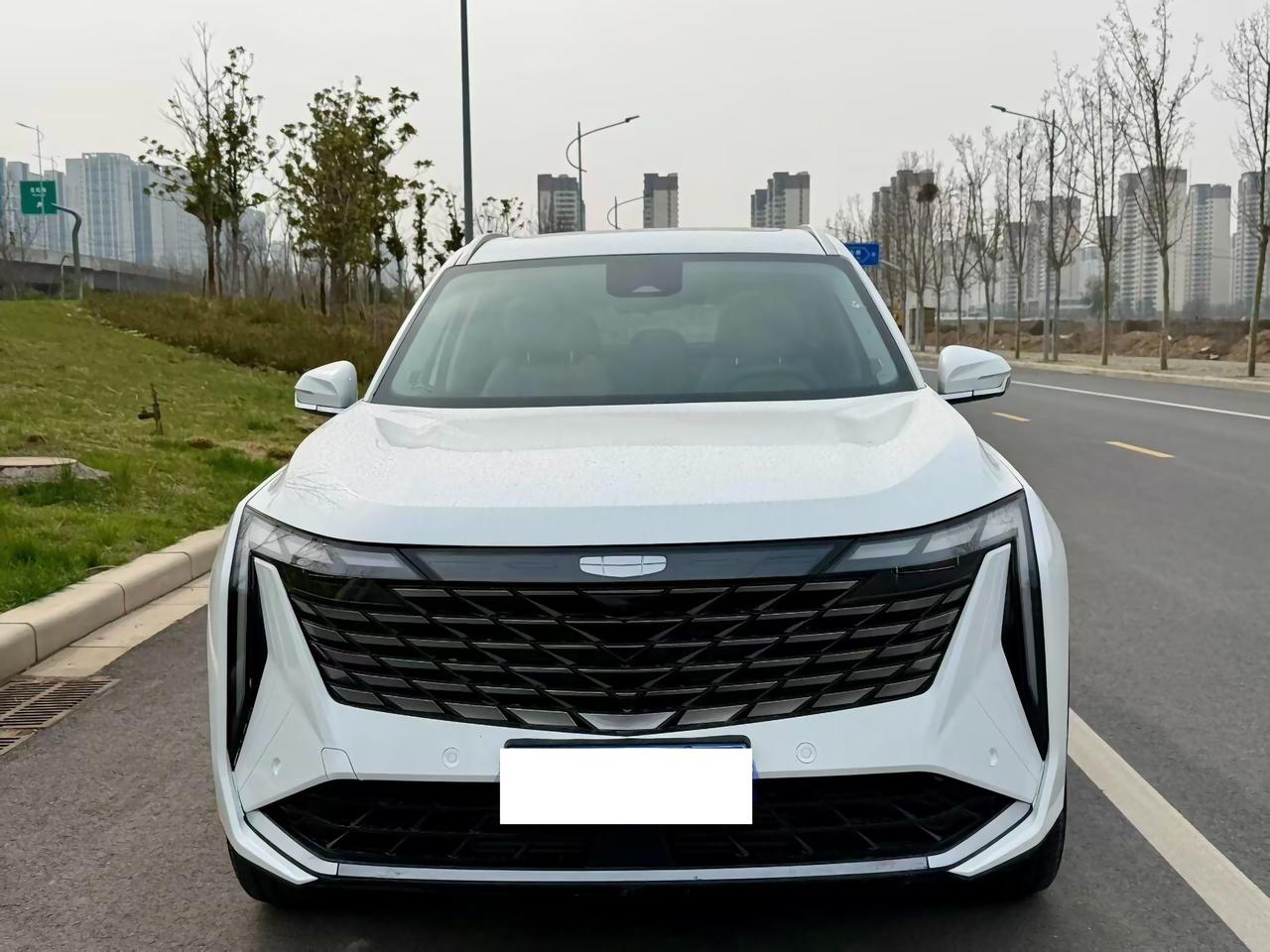 📉 二手博越L能买，但不用太关注保值率
这几天博越L因为小蓝灯版11.99万、