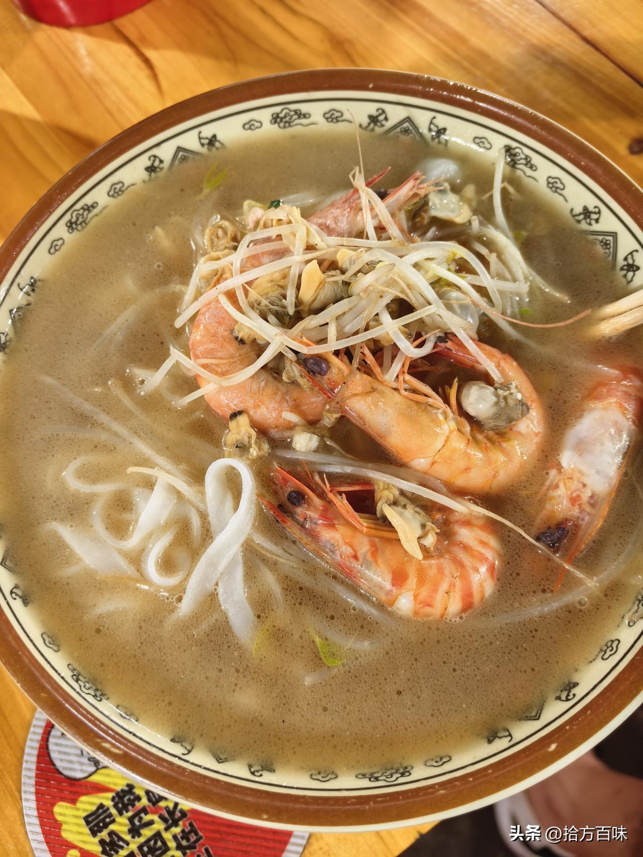 北海很美，但这里的饮食北方人不一定会习惯！
飞机一落地，办理完酒店入住我们就直奔