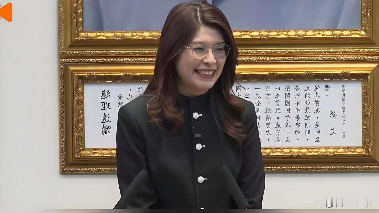 郑丽文穿大陆定制中山装发声！这是国民党主席首次正式场合这样穿
 

你们有没有被