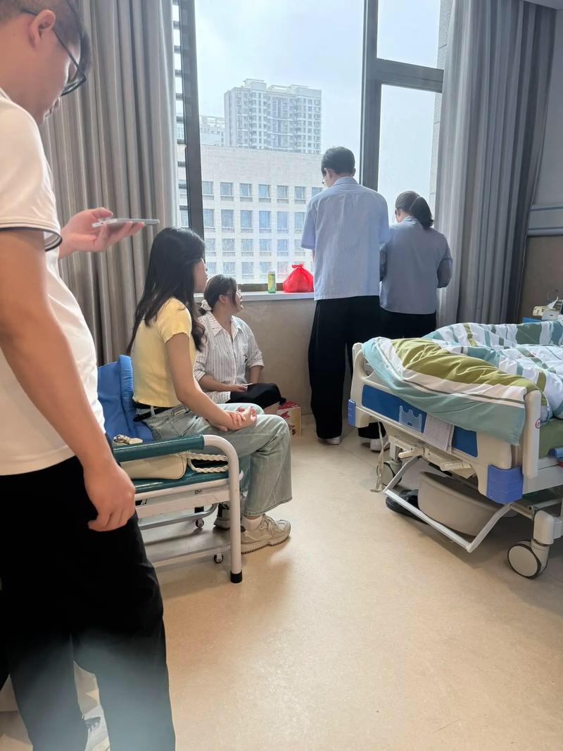 住院免陪护是好事还是坏事。280元一天的护工费谁来掏？

住院免陪护的“好坏”本