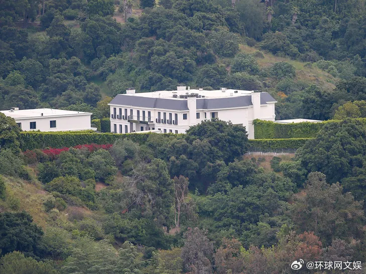 【#大本将6000万美元婚房送前妻#】据外媒当地时间4月10日报道，好莱坞影星本