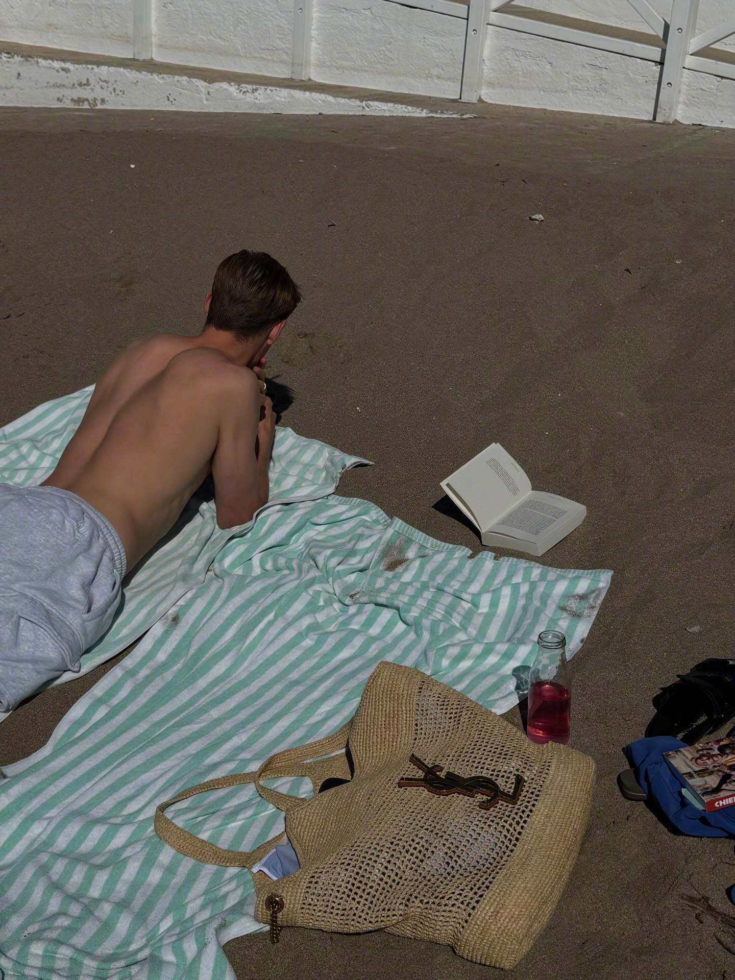 💕在巴塞罗那，每一天的生活都是如此美妙～来看德容的假期生活，想念金发小推车ō͡