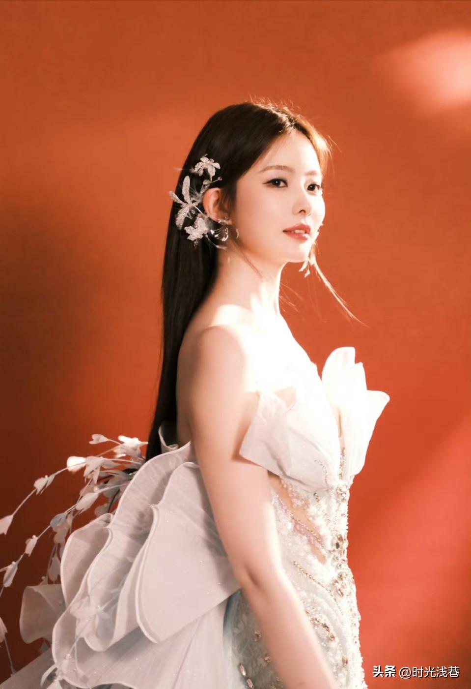 陈卓璇，1997年8月13日出生于贵州省贵阳市，中国内地流行乐女歌手、影视演员，