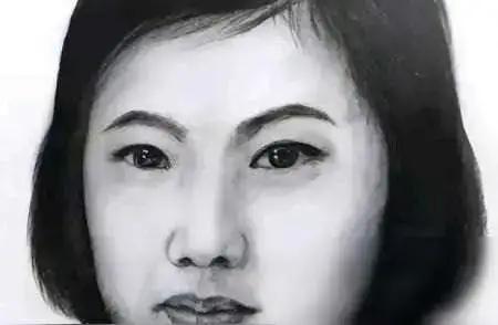 1943年，日军将怀孕的女战士掉到房梁上，用锋利的刺刀割破了她的肚子，女战士的惨