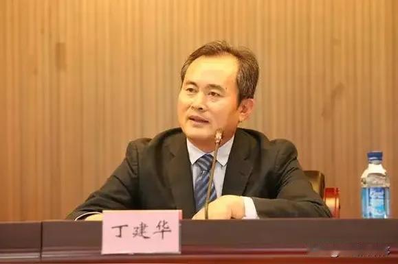 曾受组织警告过，今天再度被查！说明了什么？执迷不悟？屡教不改？或是任性妄为？悬崖