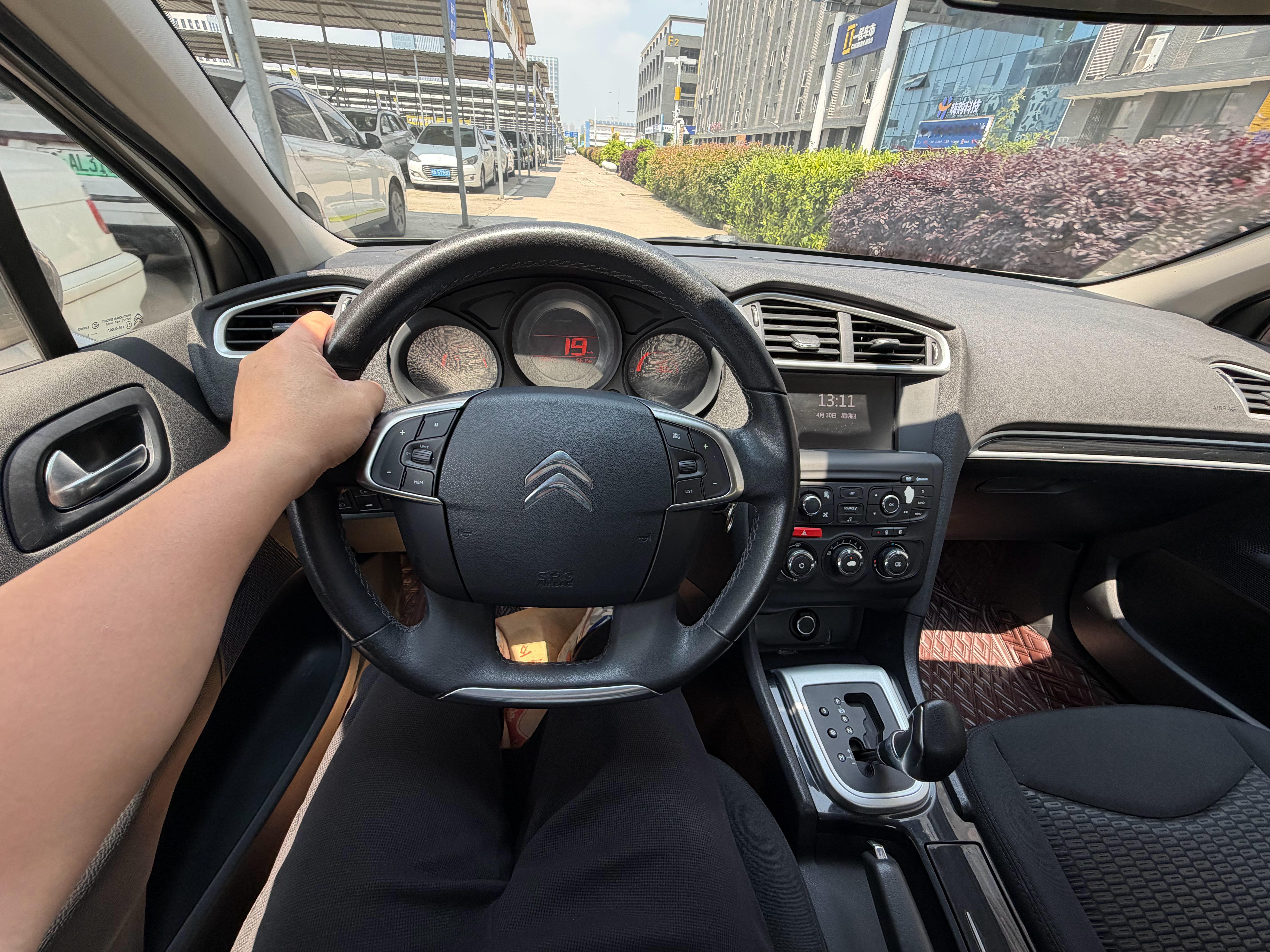 车况很公里数没有绝对关系，十几万公里的车全程4S店保养，记录详细，就连卖车前最后