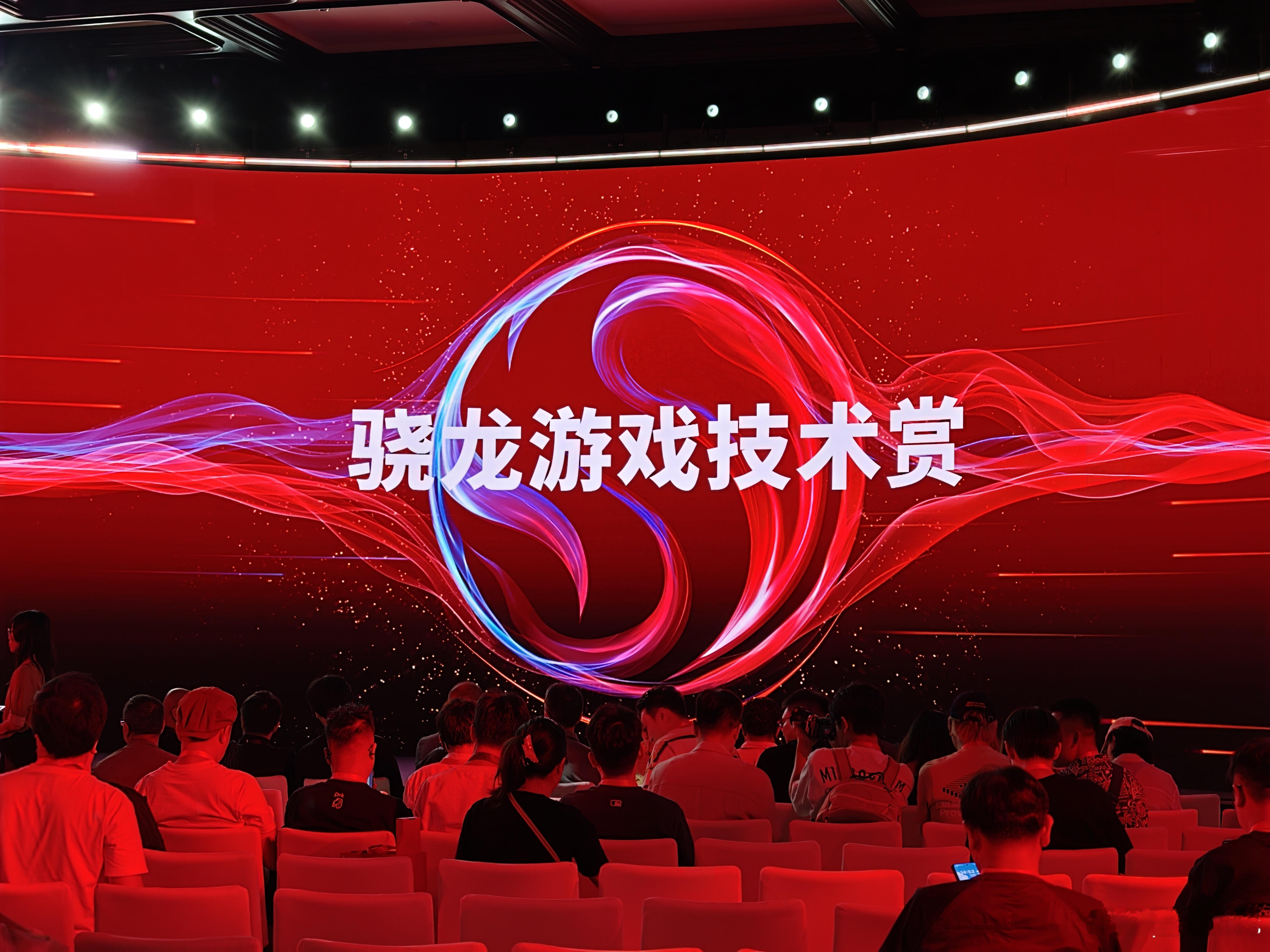 来参加了骁龙游戏技术赏和 ChinaJoy 现场。骁龙这边确认今年会发布两款旗舰