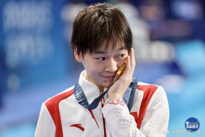 #全红婵真的内耗不了一点##张译回复全妹了# 妹妹真的是凭实力追星了！奥运冠军谁
