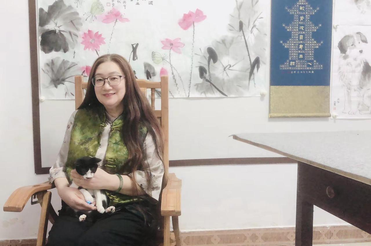 臉色不算太難看，朋友暖心及時送藥來，今天可以繼續練琴了。
