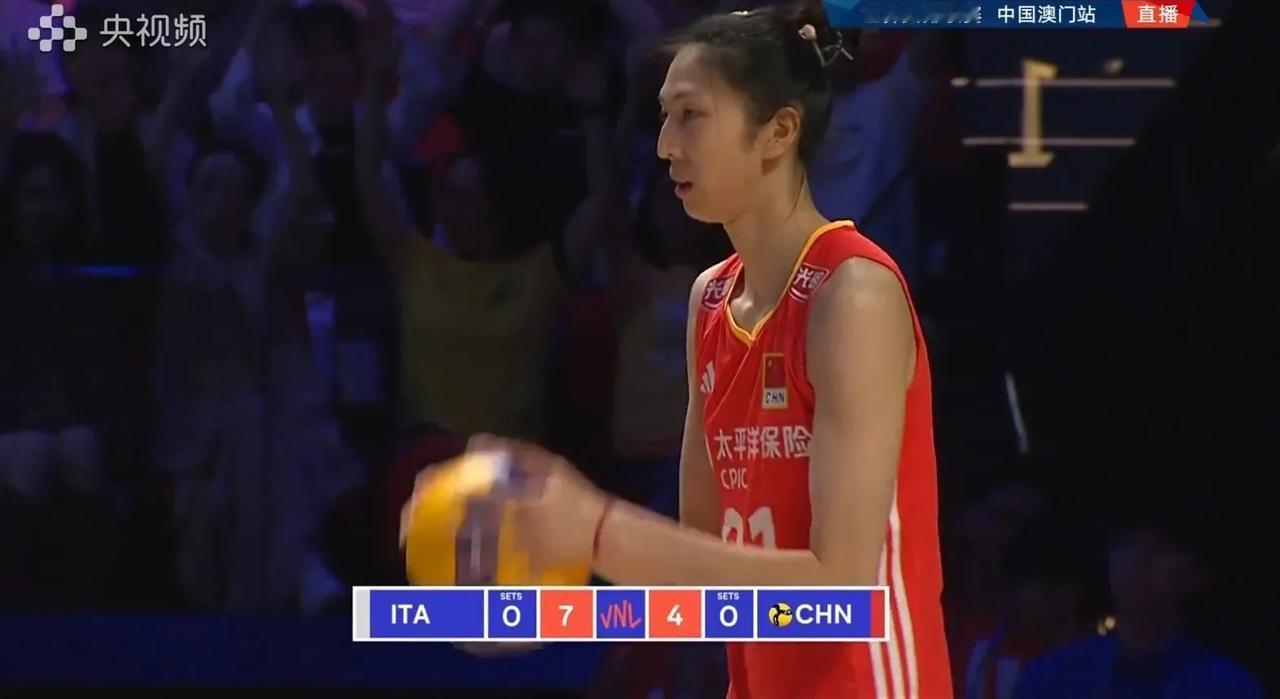  世界女排联赛澳门站，中国0-1意大利
这是澳门站的最后一场比赛。中国队首发，由
