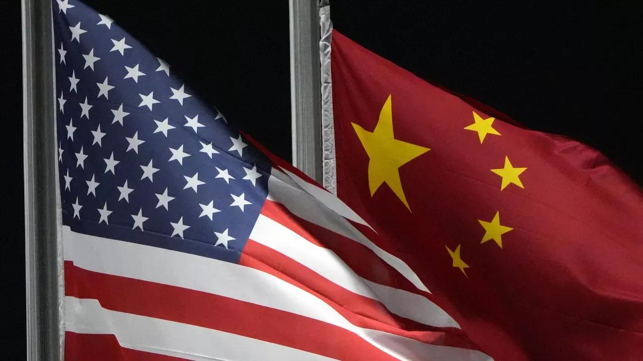 美国国会众议员、众议院军事委员会成员亚当·史密斯表示，美国与中国应放弃对抗观念，