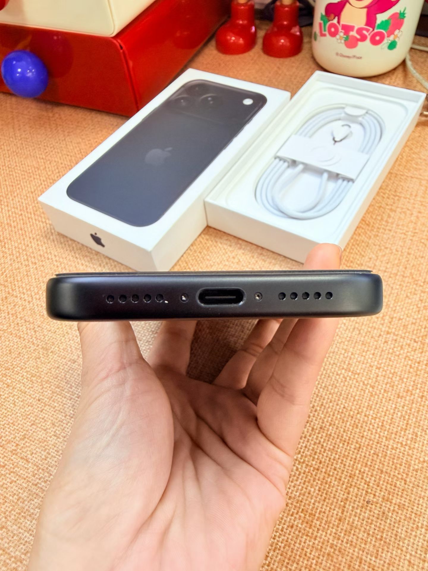 精品二手机苹果18pro 256G黑充电20次，电池效率100%，保修期27-9