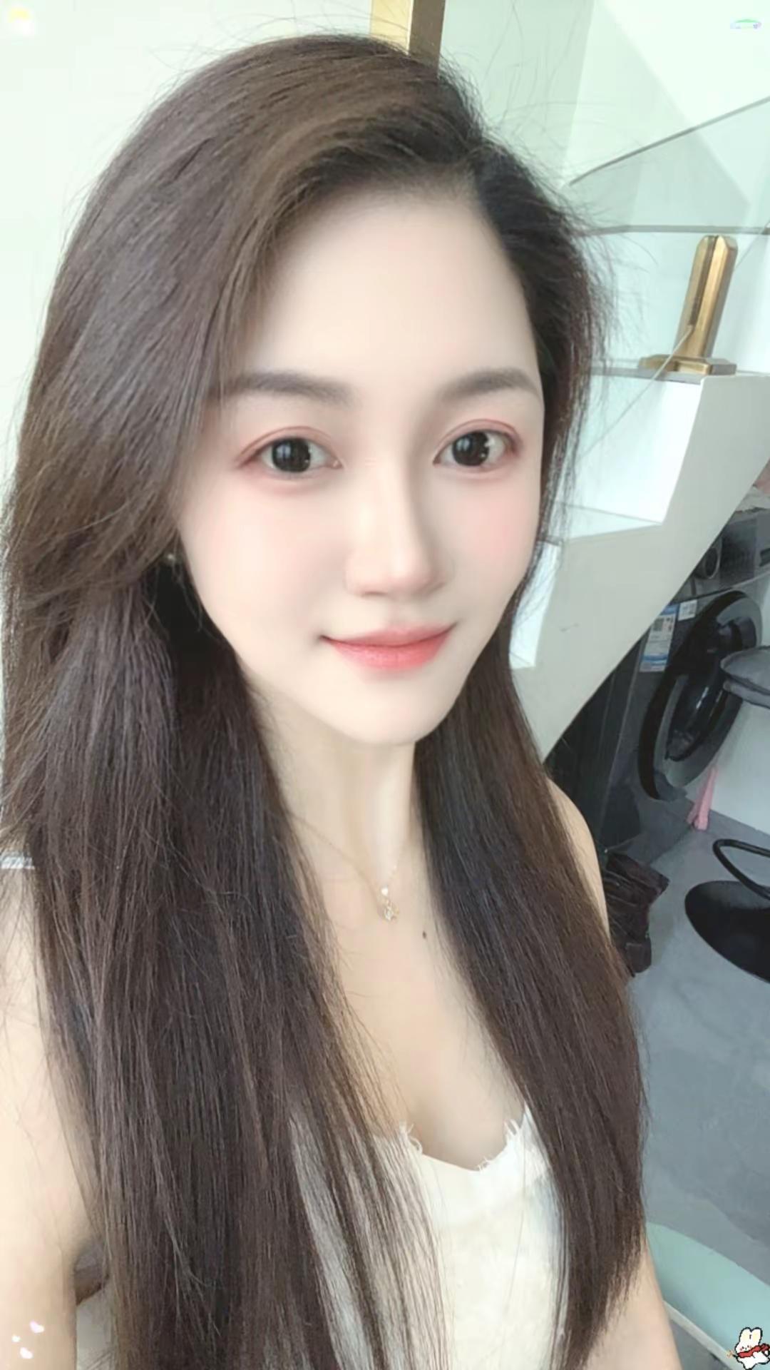 渐渐归于平淡，无心爱人，也不盼被爱，人生越活越清寂。人间清醒