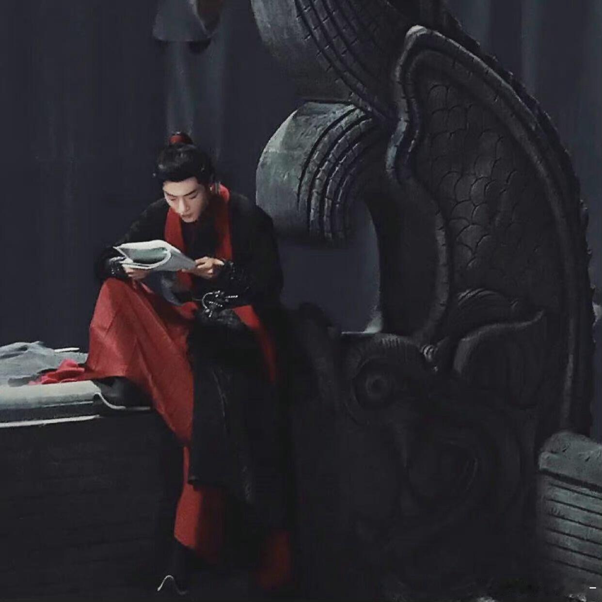 演员肖战和他的剧本 特别认真的一个小赞[写作业][写作业] ​​​