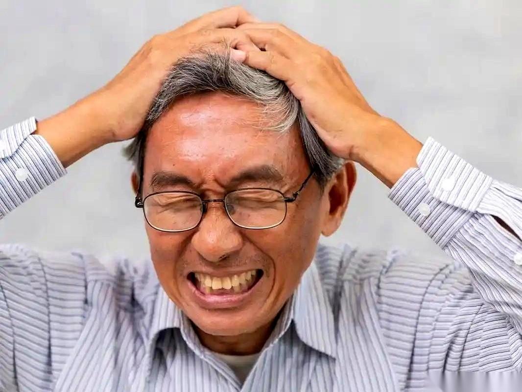 多少人冲进急诊，第一句话都是手麻脚麻，其实晚了。
真正要命的信号，往往在发生前几