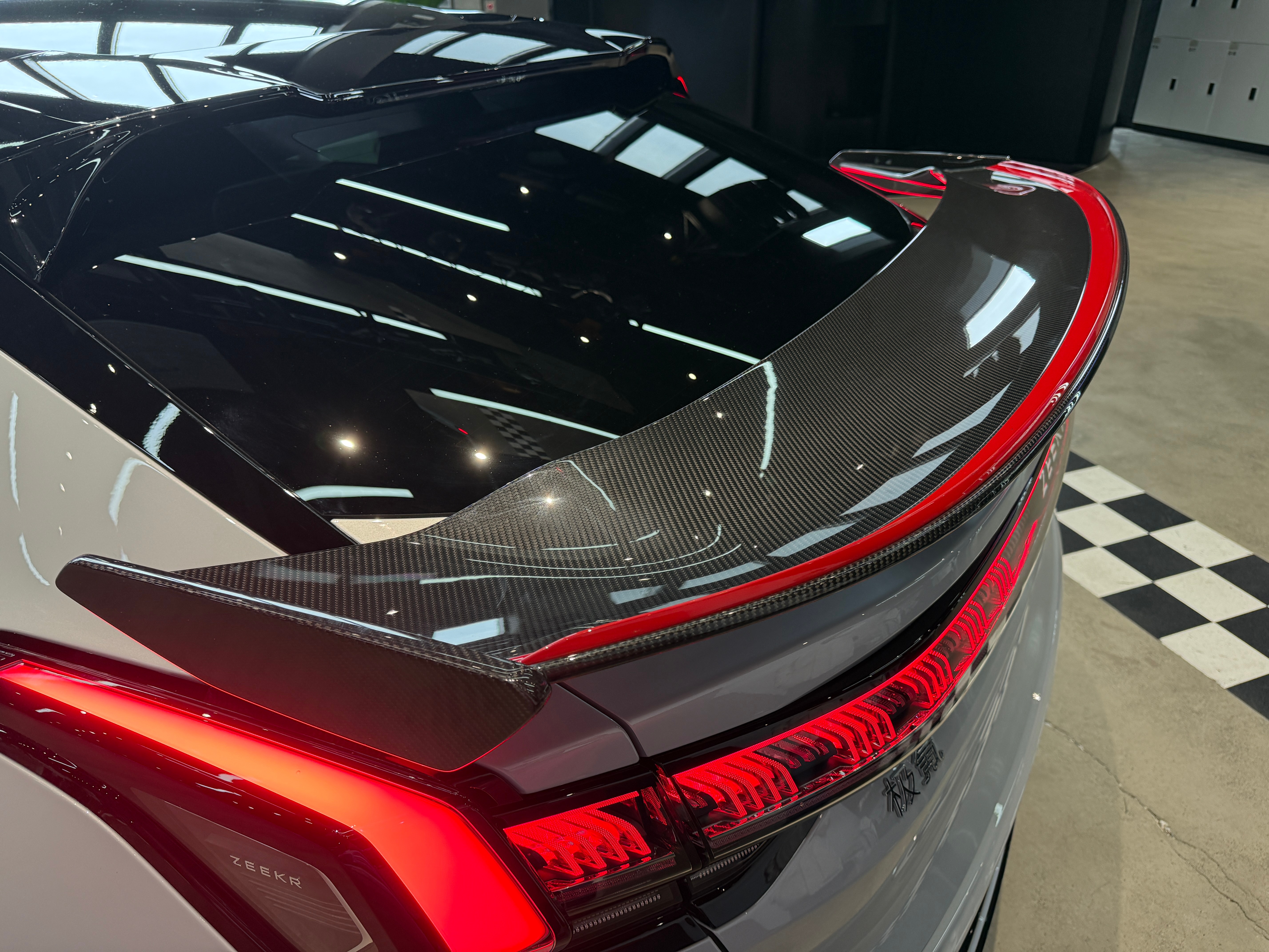 我靠，这不是001FR么？ 普通001这么战斗了？ 带KW绞牙避震器你敢信？！ 