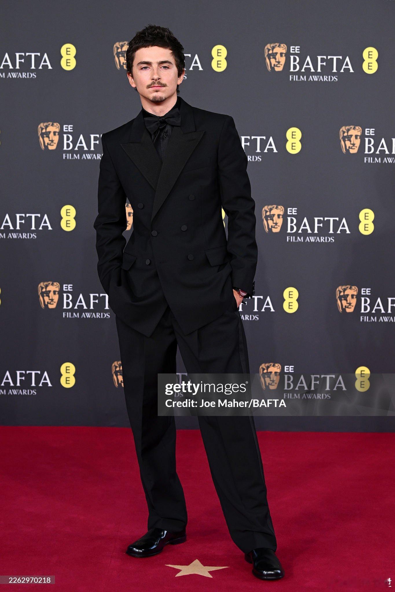 提莫西·查拉梅出席英国电影学院奖红毯： 