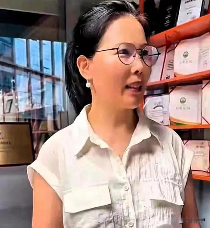 家政公司说得很清楚，雇主请人帮忙是花钱买服务，不是交朋友。要是阿姨总想掺和家事，