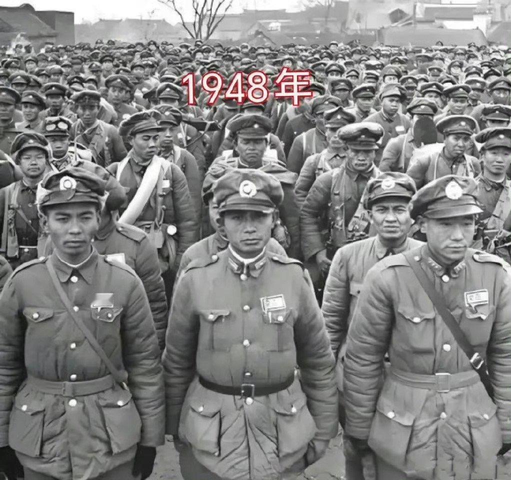该说不说，左图国军的战斗意志还在，右图简直是糟践国军这个称号！

更准确的说，右