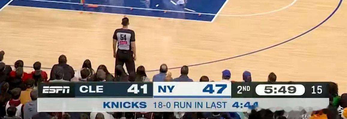 尼克斯第二节打出24-5直接反超比分，其中包括一波18-0！  cr：篮球大图 