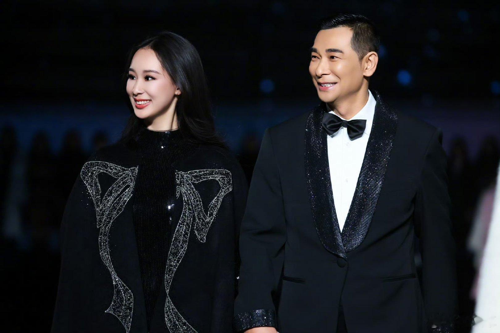 赵文卓和大女儿一起走秀赵文卓和大女儿一起走秀！娱乐[超话] ​​​