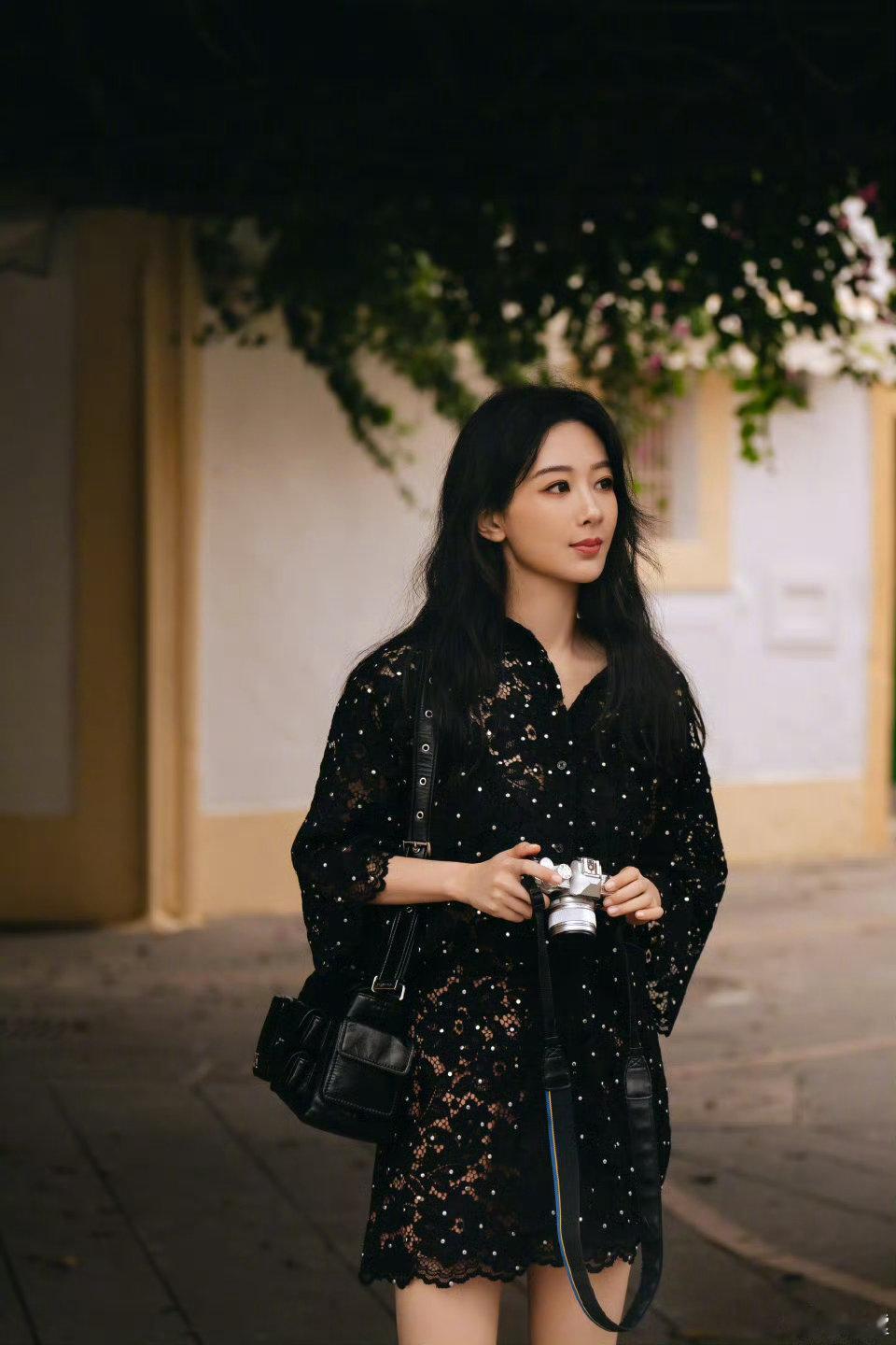 杨紫西班牙look  杨紫海岛阳光美景  杨紫西班牙look，海岛阳光美景，太美
