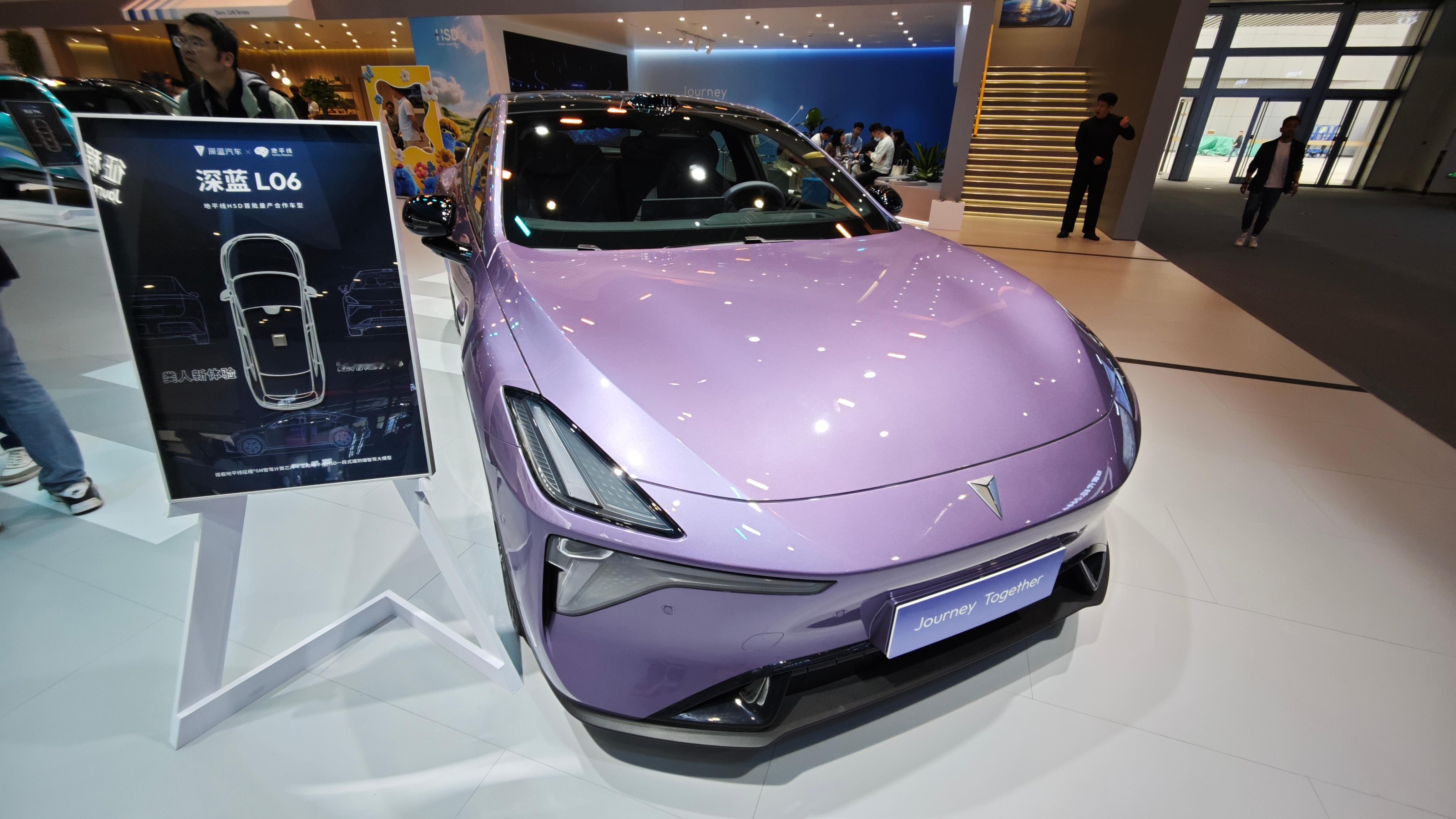 车展流水账：今天在地平线展台待了快两个小时，说几个印象最深的点。1、展台设计挺聪