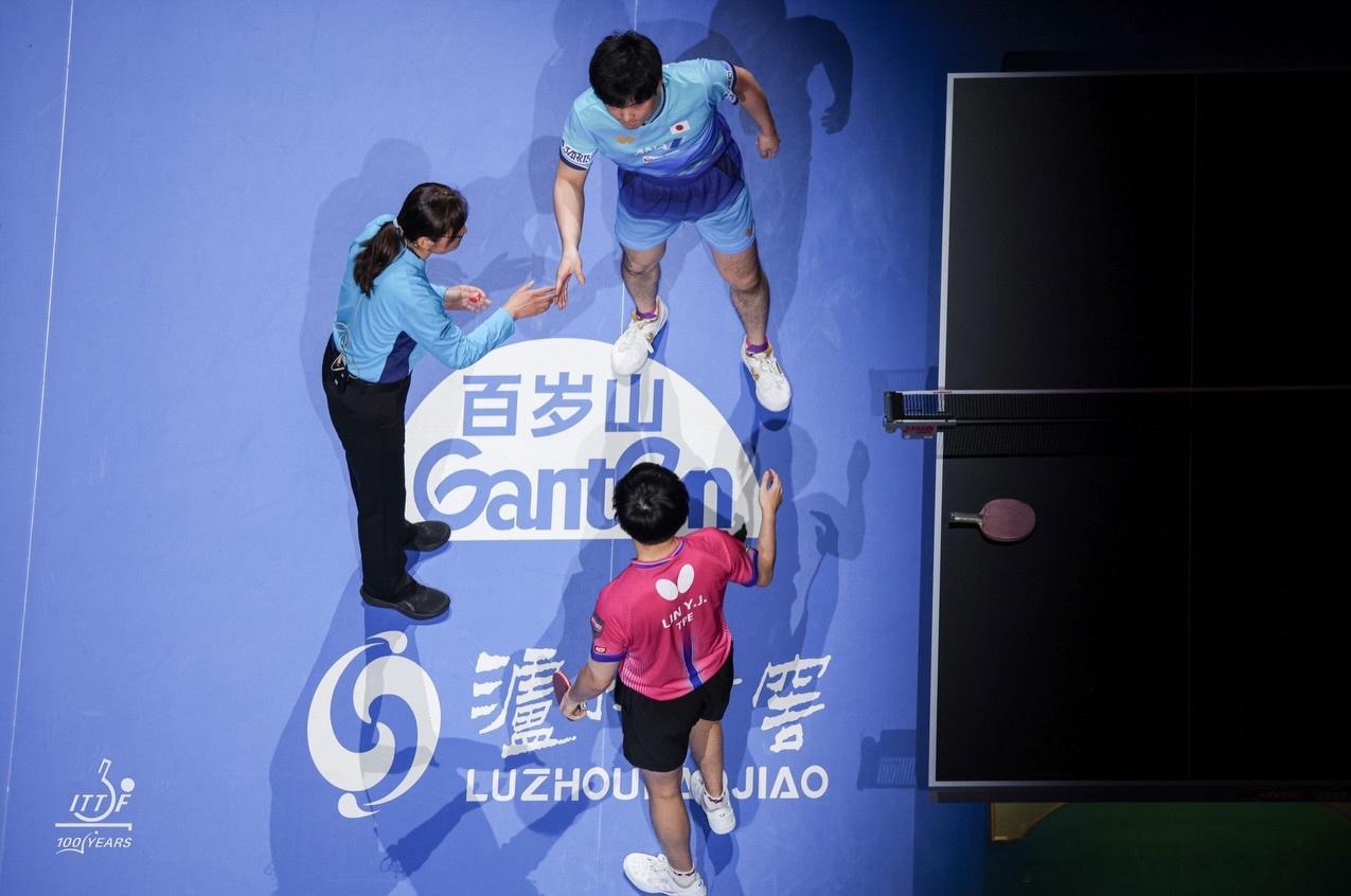 ITTF：从俯瞰视角欣赏 2026 澳门国际乒联世界杯上精彩纷呈的乒乓球对决。 