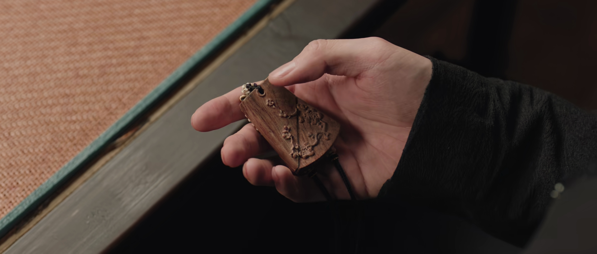 狗牌！粘上了！！白日提灯