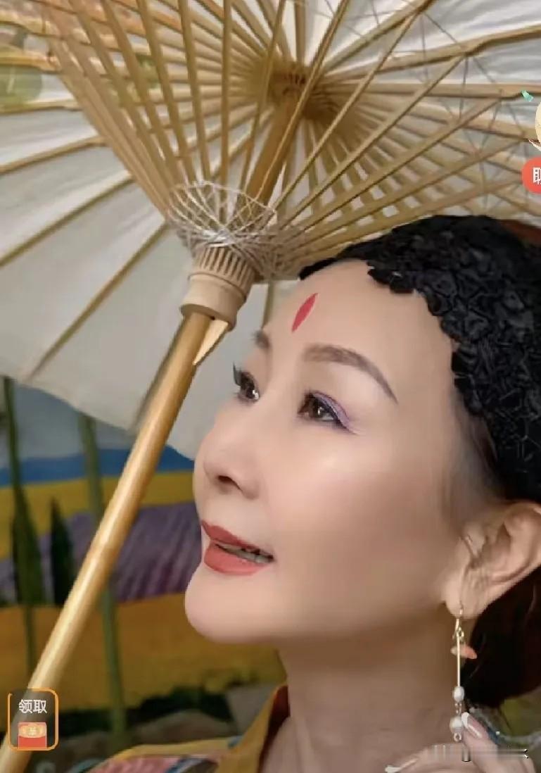 一个64岁的网红塌房事件为什么会引起这么多人的关注呢？

雪瑞姑姑已经停止更新了