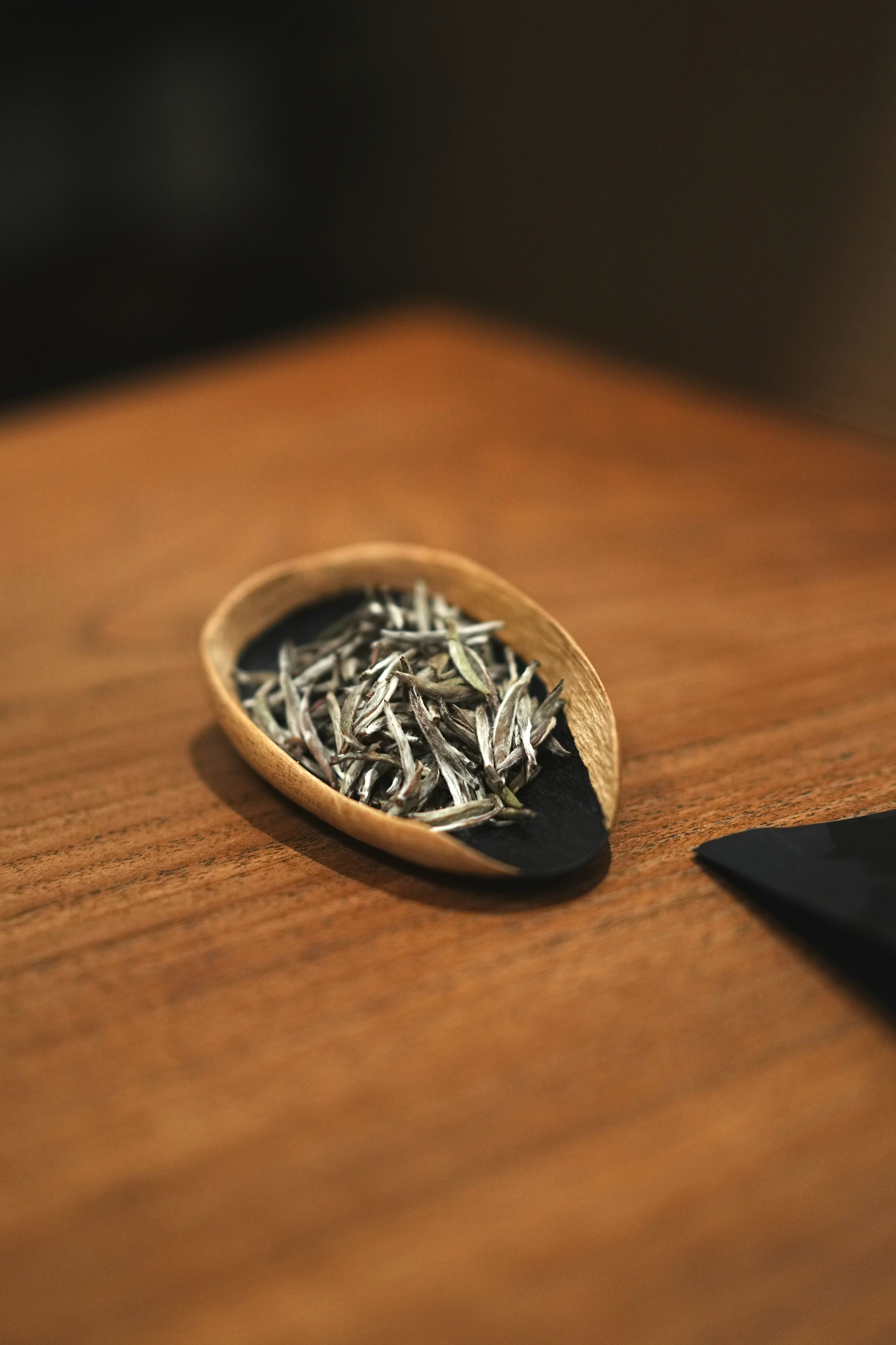今天和朋友喝茶。聊着聊着，话题绕到了今年的高考成绩。有人说谁家孩子超常发挥，有人
