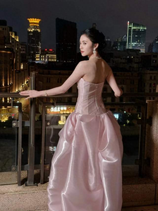 刘浩存 in Chopard，穿粉色抹胸礼服的萧邦公主