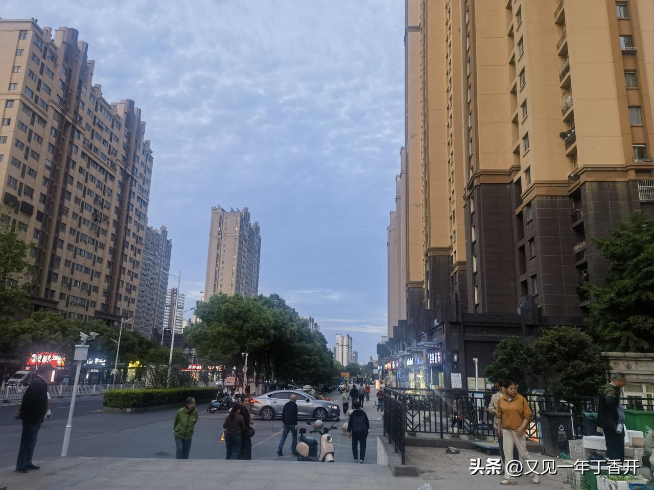 今天和几个退休的老姐妹挨着联系一遍，感慨颇多

我是坚持隔段时间就和老朋友老同事