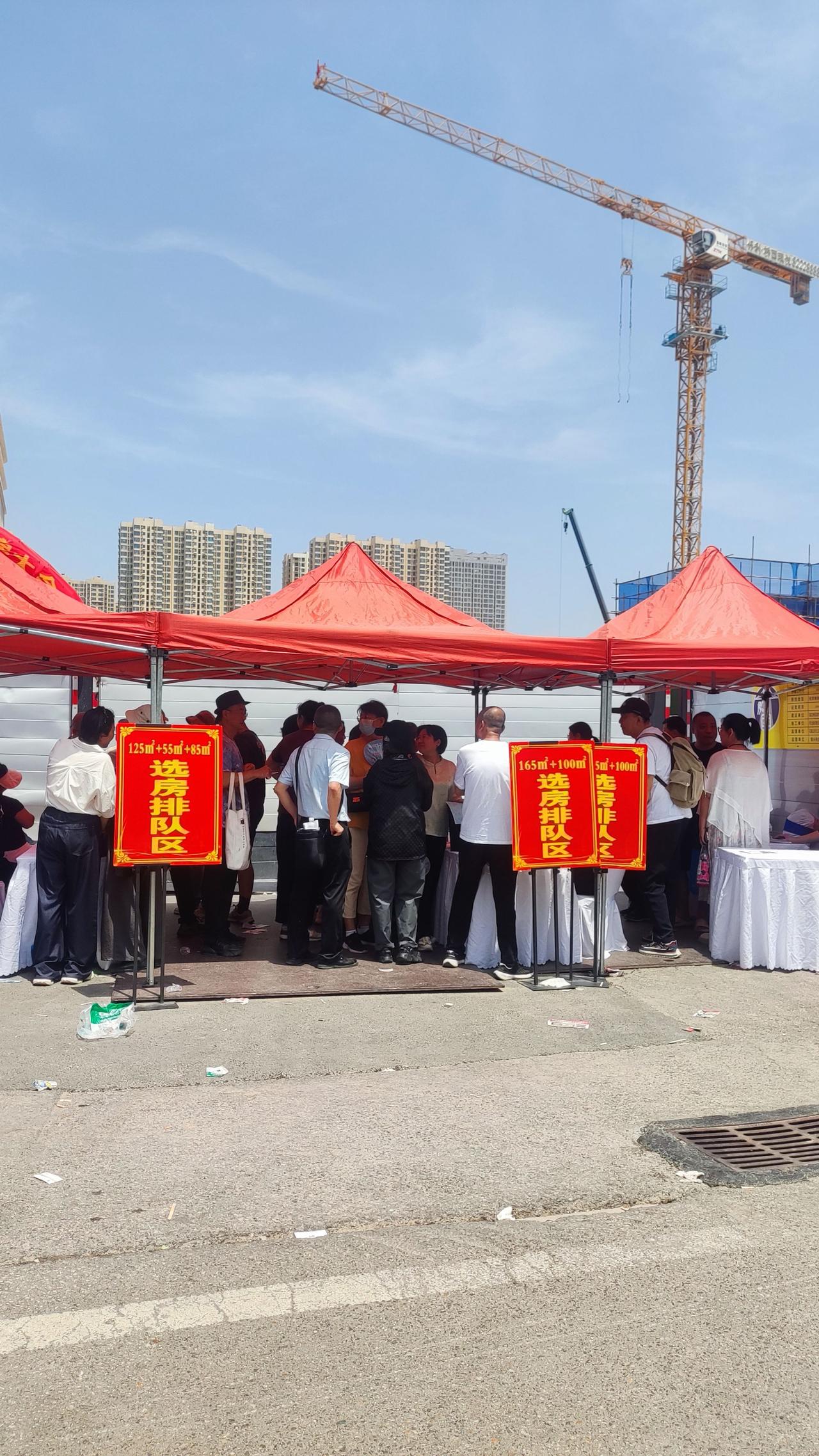 石家庄城中村改造之振三街社区回迁房选房大会，17个城中村改造项目今年将陆续完工交