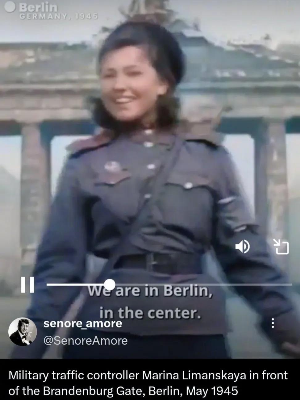 当年在德国柏林勃兰登堡门前指挥交通的苏军女兵，她还活着哦，今年刚好100岁了！