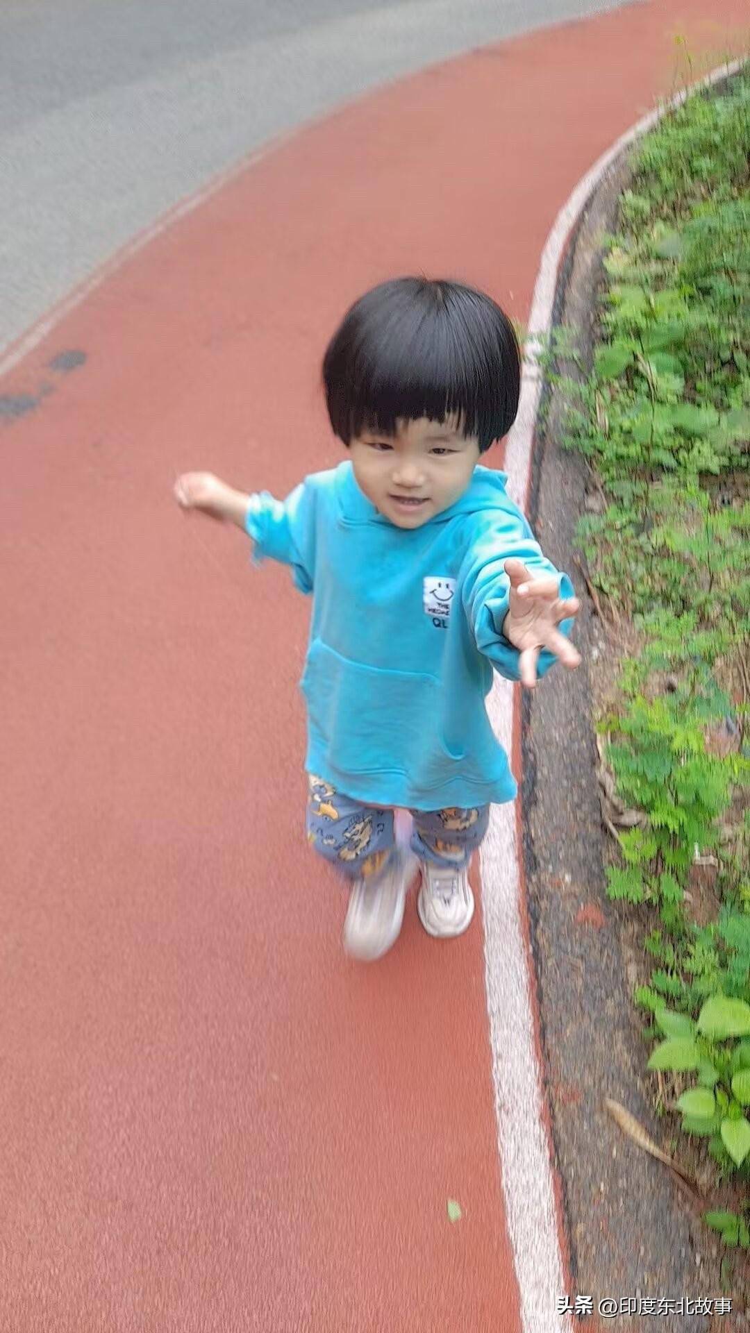 孩子总是会问我，爸爸你挣到钱了吗？什么时候回来？原本想着 10 月国庆回去陪陪孩