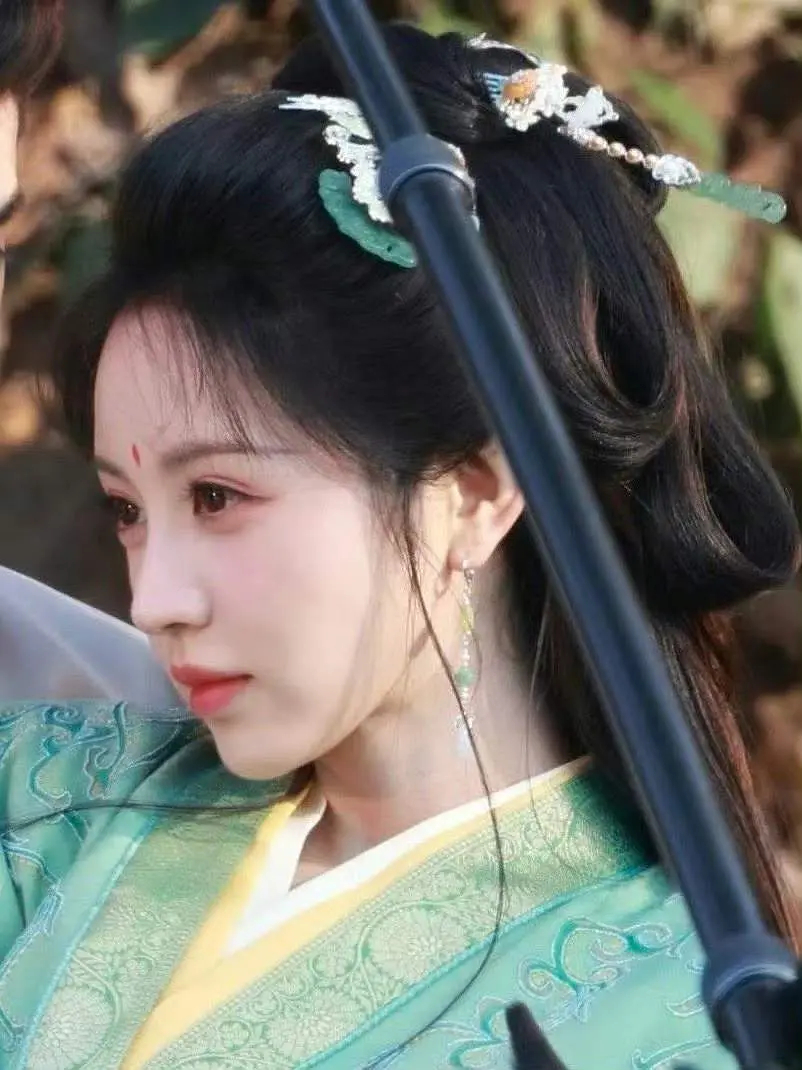 田曦薇嫁金钗这套绿色造型好美啊😍 