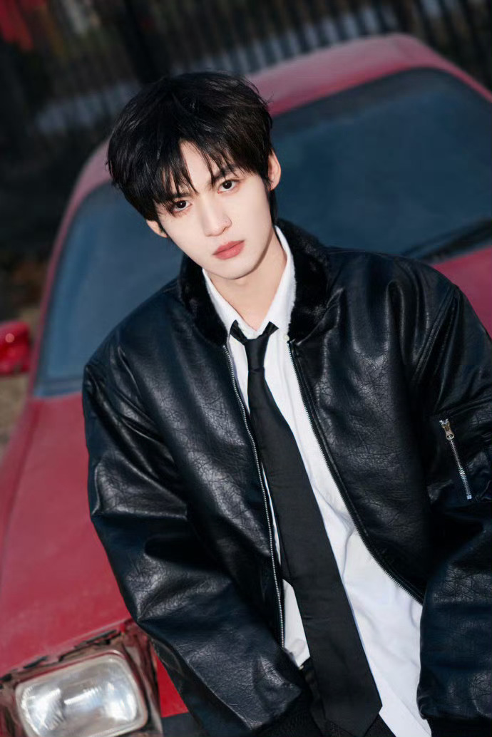 逐玉里康婆子的大孙子现实长这样这反差感确实是高级别的了！剧里要是演得招人恨，剧外