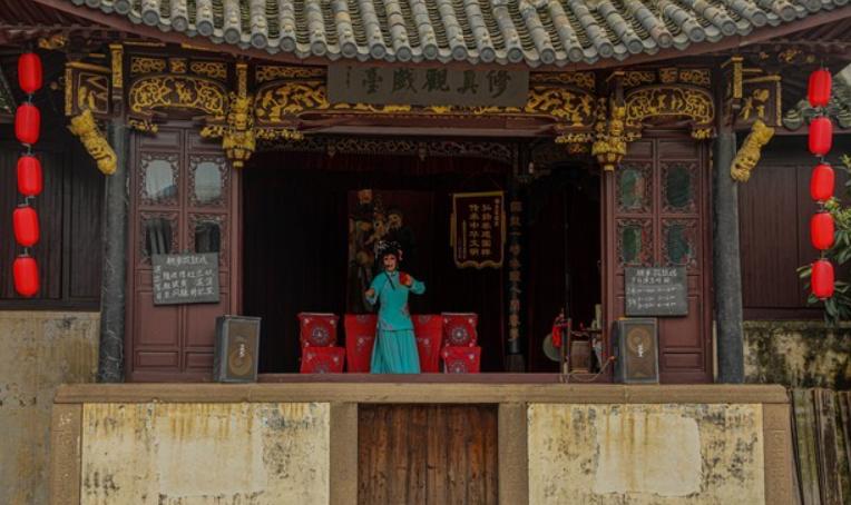 湖北省荆州花鼓戏剧院，竟不在荆州市，背后原因藏了几十年
一看到“湖北省荆州花鼓戏