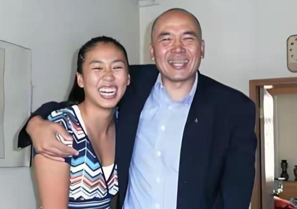 都说郎平是传奇，可她前夫白帆，才是真正深藏不露的“狠人”。 当年离婚，房子、女儿