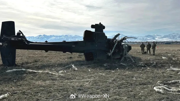 #兵器影像[超话]# 今年早些时候，一名仅有 35 分钟阿帕奇模拟器操作经验的 