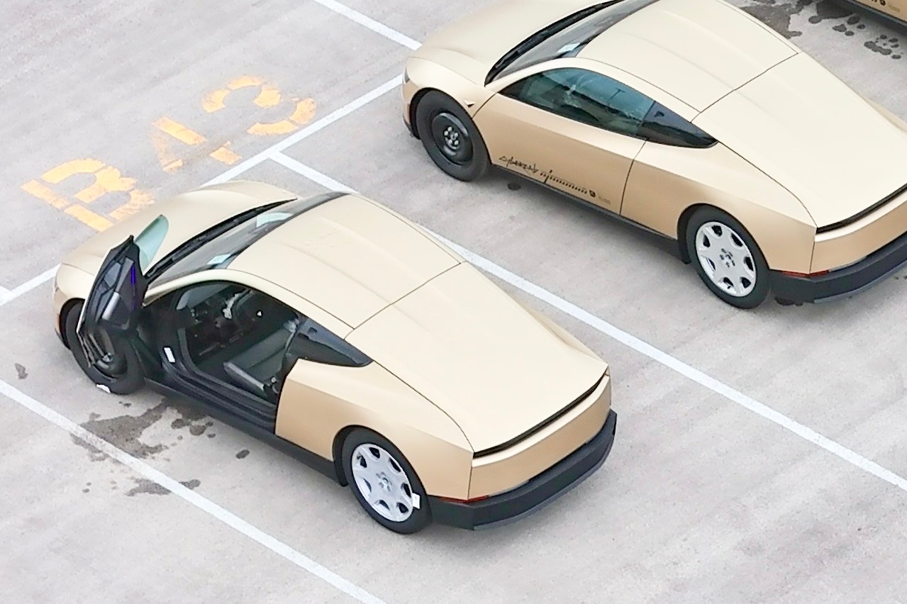 特斯拉Robotaxi追踪网站显示，车队新增4辆车，总量已达765辆。 