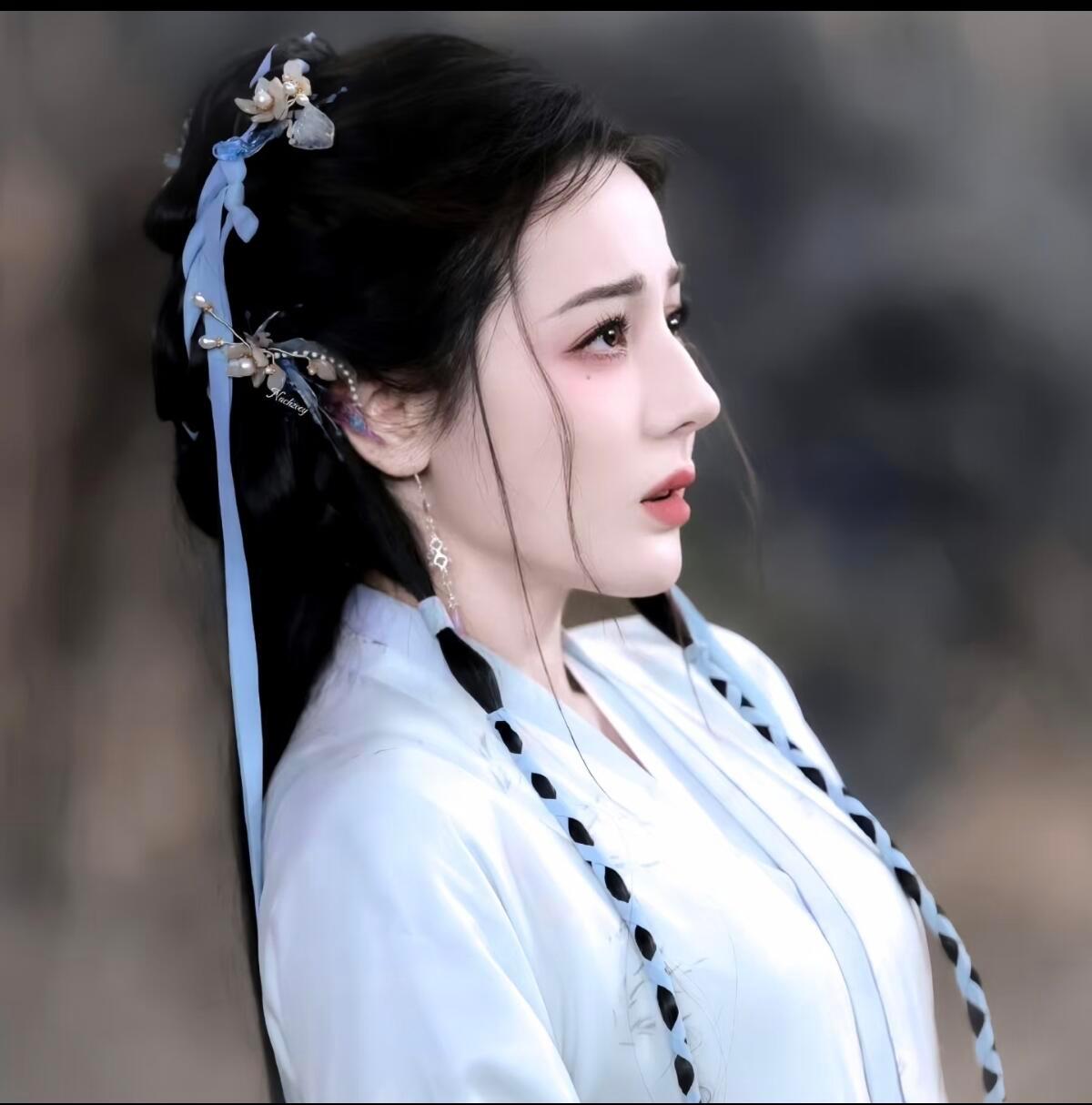 迪丽热巴确认出席时装周迪丽热巴九月有见面会时装周迪丽热巴九月行程图太惊喜，香辣狂