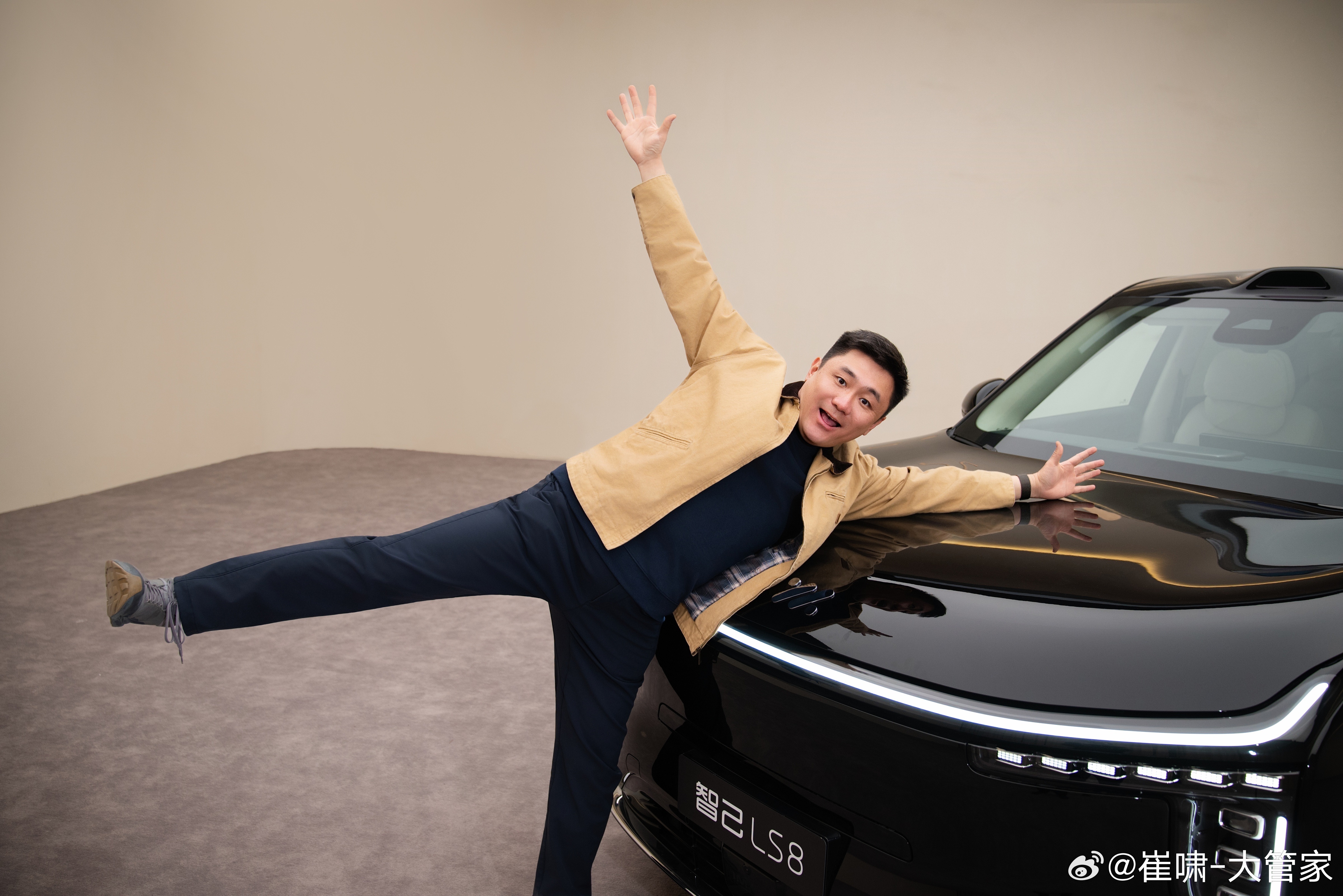 还记得去年咱门聊过走谐星路线这事儿么？今天智己LS8的实拍又给了我一次机会。嗯…