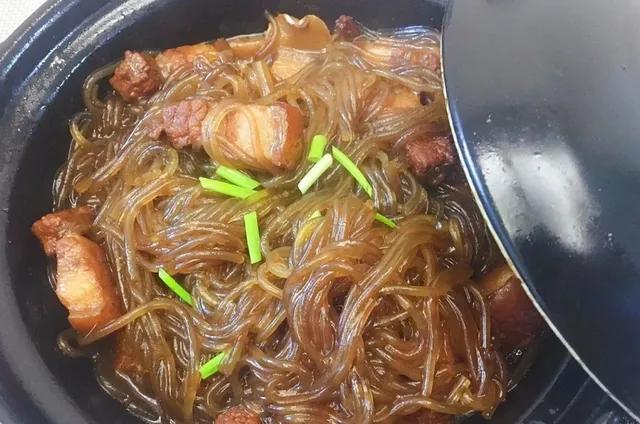 #请用一句话证明你是哪里人，不能带地名#俺们那旮瘩猪肉炖粉条[呲牙]#你会家乡方