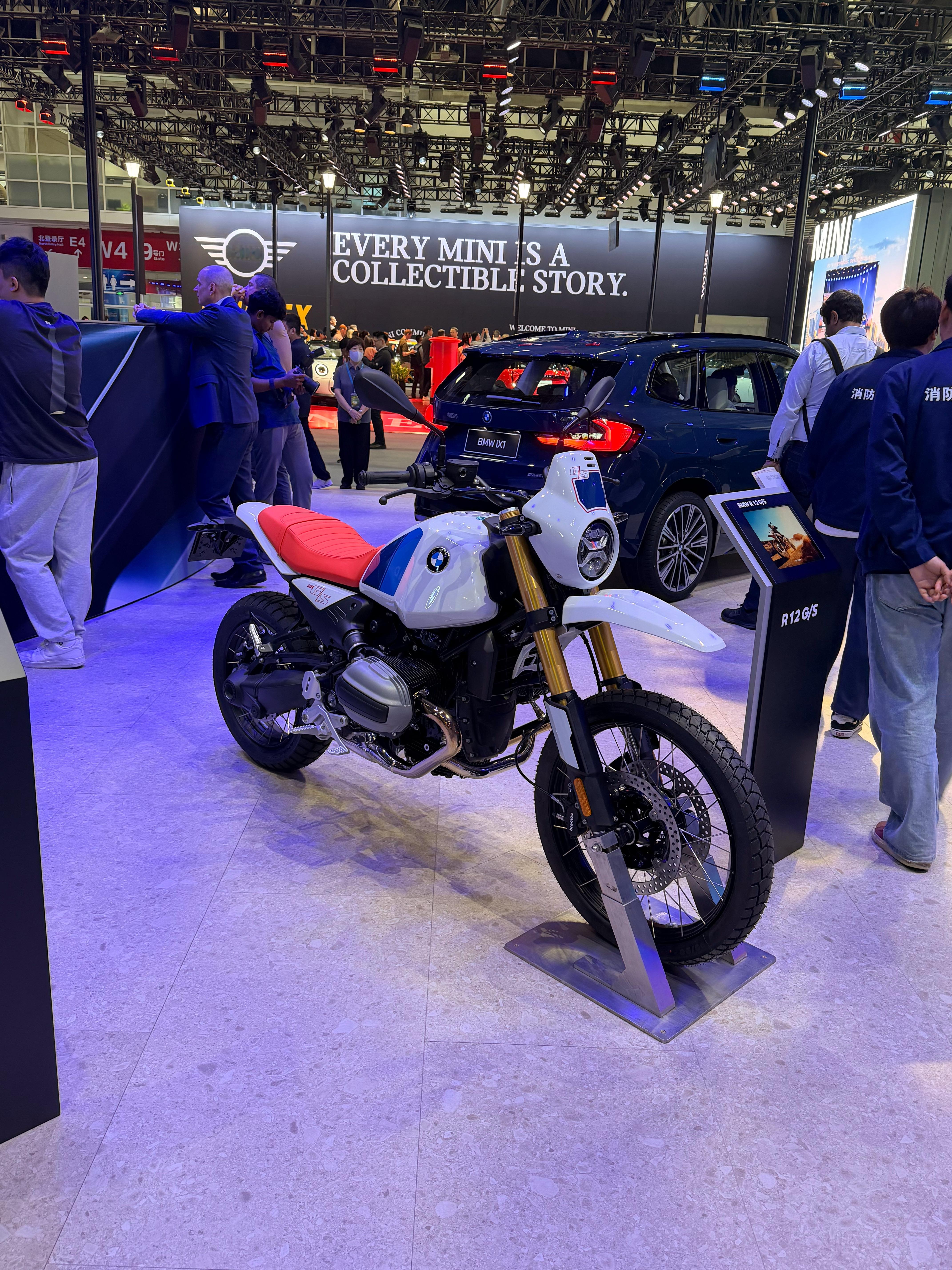 北京车展 宝马展厅有R12 GS！基于新拿铁R12的拉力版 真想要啊！！！ 